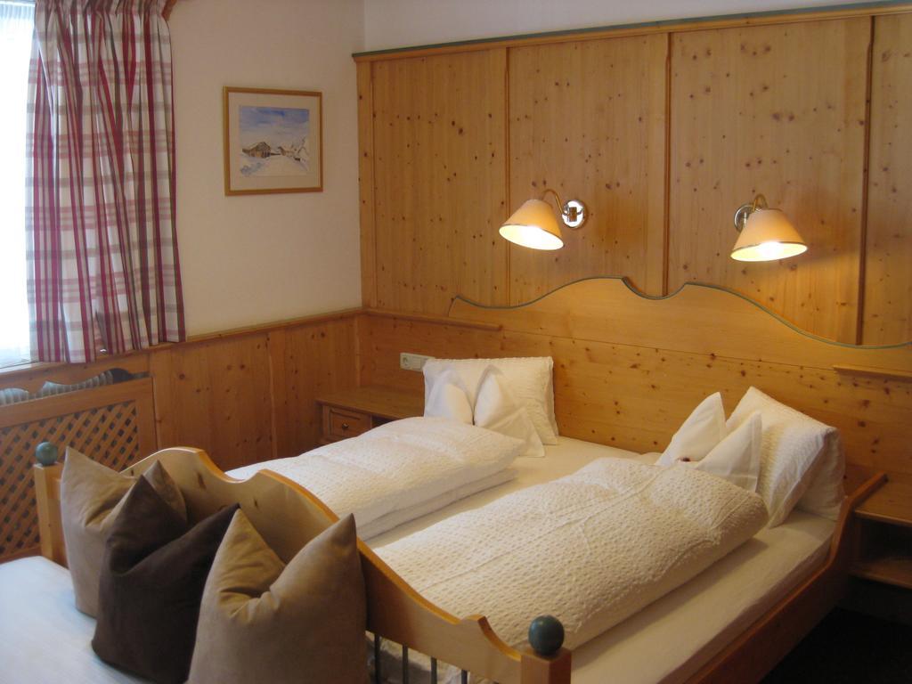 Pension Muggengrat Lech am Arlberg Zimmer foto